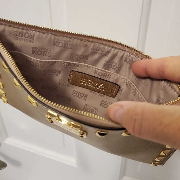 EC Michael Kors Gold Saffiano Leather Stud Large Clutch/Wristlet - Picture 7 of 14